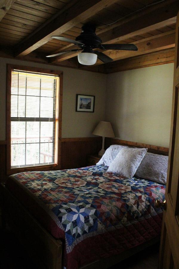 Berry Creek Cabins Bed and Breakfast Isabel Exteriör bild